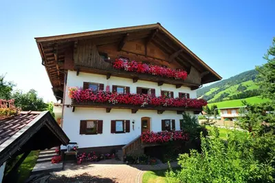Ein allgemeiner Bergblick oder ein Berglick von der Ferienwohnung aus