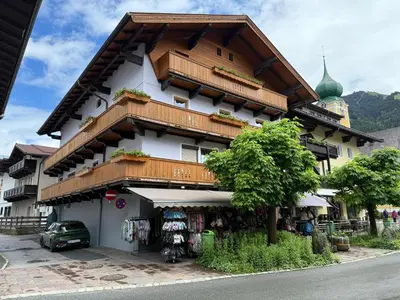 Das Gebäude in dem sich die Pension befindet