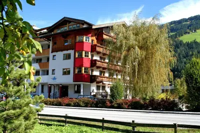 Ein allgemeiner Bergblick oder ein Berglick von des Hotels aus