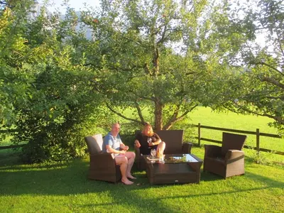 Ein Garten an der Unterkunft Haus Birgit