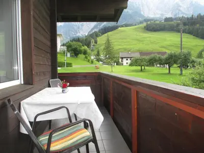 Ein allgemeiner Bergblick oder ein Berglick von der Ferienwohnung aus
