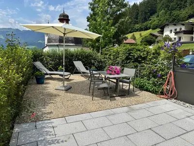 Ein Garten an der Unterkunft MittenDrin