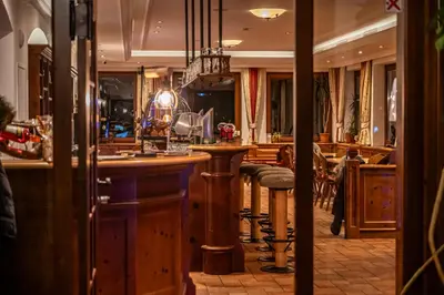 Ein Restaurant oder anderes Speiselokal in der Unterkunft Schönmoosalm