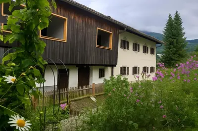 Das Gebäude in dem sich die Ferienwohnung befindet