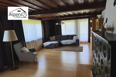 Ein Sitzbereich in der Unterkunft Ferienwohnung Alpenlodge 52