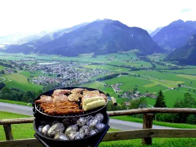 Ein allgemeiner Bergblick oder ein Berglick von der Ferienwohnung aus