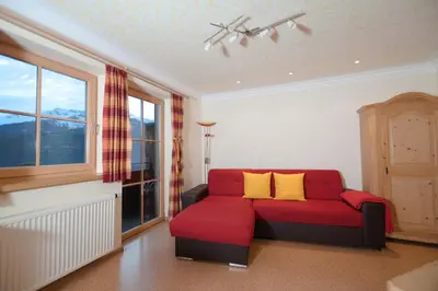 Ein Sitzbereich in der Unterkunft Appartements Wallner