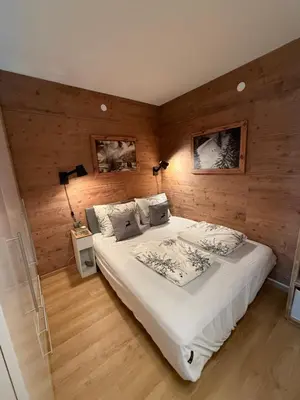 Ein Bett oder Betten in einem Zimmer der Unterkunft Charming apartment Berggeweih Lodge at Zwölferkogel in Hinterglemm