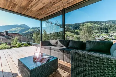 Ein allgemeiner Bergblick oder ein Berglick von der Ferienwohnung aus
