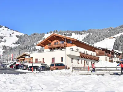 Next to the ski lift A 4 im Winter