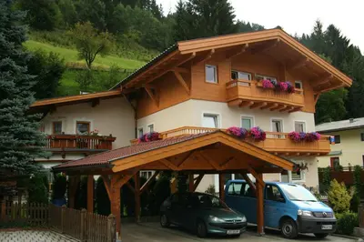 Das Gebäude in dem sich die Ferienwohnung befindet