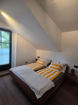 Ein Bett oder Betten in einem Zimmer der Unterkunft Resi's Kitz Lodge