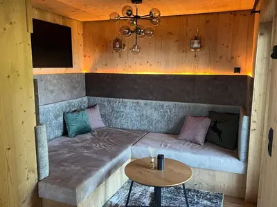 Ein Sitzbereich in der Unterkunft Panoramic hut in the ski area