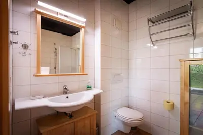 Ein Badezimmer in der Unterkunft Haus Marteau