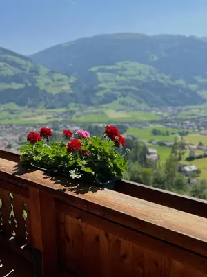 Ein allgemeiner Bergblick oder ein Berglick von der Ferienwohnung aus