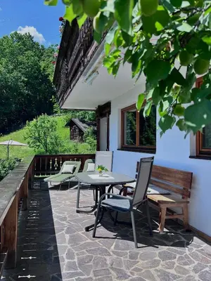 Ein Garten an der Unterkunft Fankhauser Apartments - am Berg