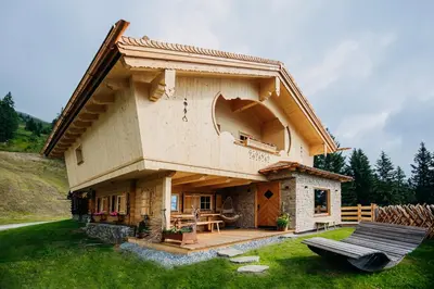 Das Gebäude in dem sich das Chalet befindet