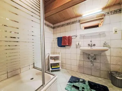 Ein Badezimmer in der Unterkunft Apartment Trojer-1 by Interhome
