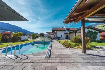 Der Swimmingpool an oder in der Nähe von Villa Wie