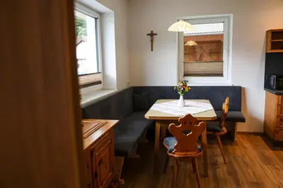Ein Sitzbereich in der Unterkunft Ferienwohnung Brenner