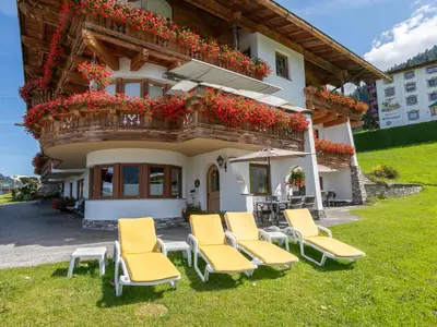Ein Garten an der Unterkunft Landhaus Marchfeld Top 4