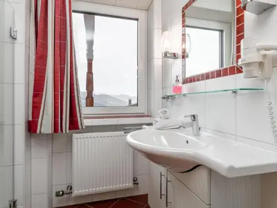 Ein Badezimmer in der Unterkunft Landhaus Marchfeld Top 2