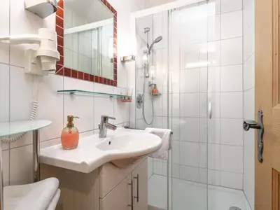 Ein Badezimmer in der Unterkunft Landhaus Marchfeld Top 3