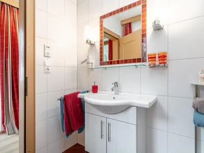 Ein Badezimmer in der Unterkunft Landhaus Marchfeld Top 1