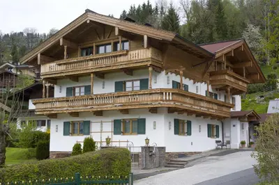 Das Gebäude in dem sich die Ferienwohnung befindet