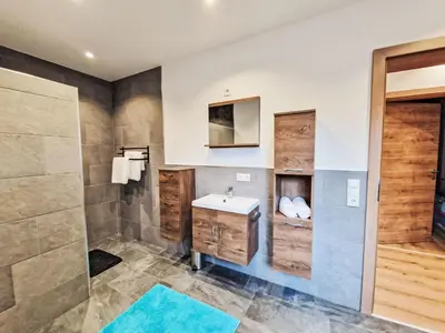 Ein Badezimmer in der Unterkunft Apartment Lindenthaler by Interhome