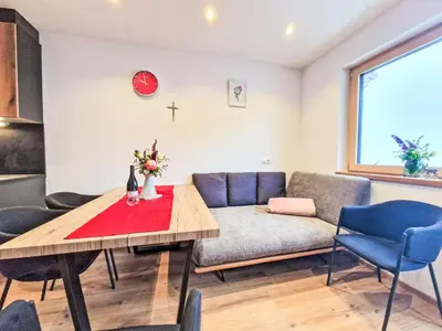 Ein Sitzbereich in der Unterkunft Apartment Lindenthaler by Interhome