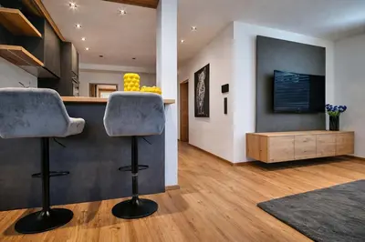 Ein Sitzbereich in der Unterkunft BLACKSYTLE - by AlpenLuxus Collection