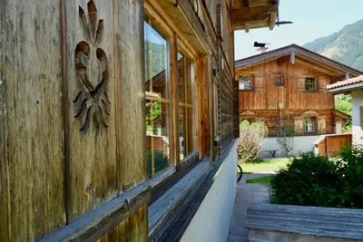 Ein allgemeiner Bergblick oder ein Berglick von des Chalets aus