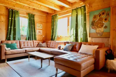 Ein Sitzbereich in der Unterkunft NATURAMA Alpenchalet Zillertal