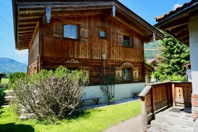 Ein allgemeiner Bergblick oder ein Berglick von des Chalets aus