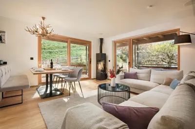 Ein Sitzbereich in der Unterkunft Chalet Florian