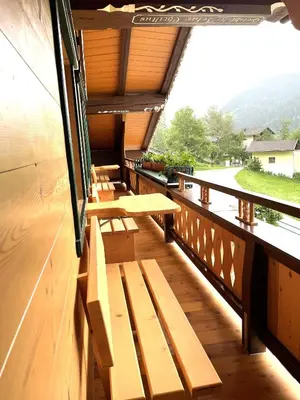 Ein allgemeiner Bergblick oder ein Berglick von des Bauernhofs aus