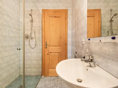 Ein Badezimmer in der Unterkunft Apartment in Aschau near Kaltenbach Ski Lift
