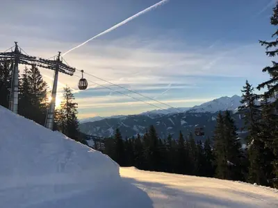 Ein allgemeiner Bergblick oder ein Berglick von des Chalets aus