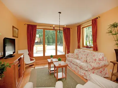 TV/Unterhaltungsangebot in der Unterkunft Chalet in Saalbach near Ski Lift & Sauna
