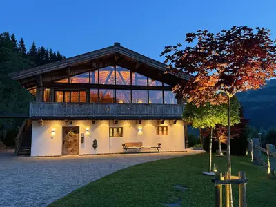 Das Gebäude in dem sich das Ferienhaus befindet