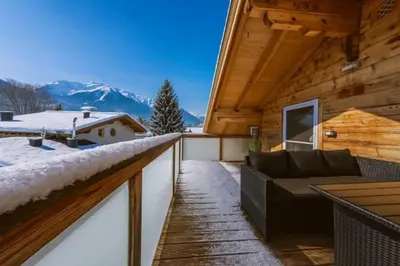 Ein allgemeiner Bergblick oder ein Berglick von des Ferienhauses aus