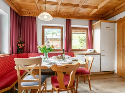 Ein Sitzbereich in der Unterkunft Almruhe Alpbach