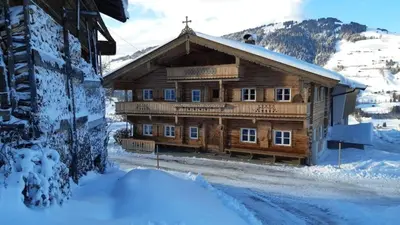 Ein allgemeiner Bergblick oder ein Berglick von des Ferienhauses aus