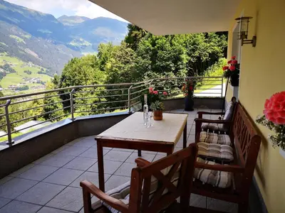 Ein allgemeiner Bergblick oder ein Berglick von der Ferienwohnung aus