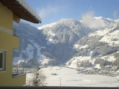 Ein allgemeiner Bergblick oder ein Berglick von der Ferienwohnung aus