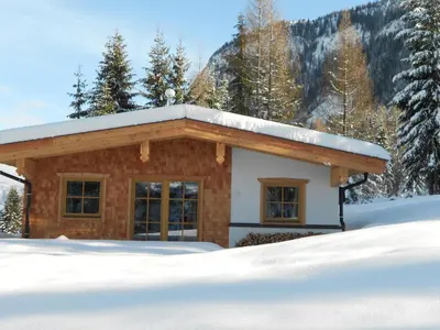 Schneeberghütte im Winter