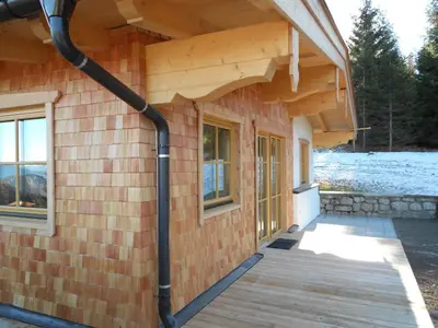 Das Gebäude in dem sich das Ferienhaus befindet