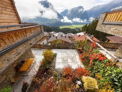 Ein allgemeiner Bergblick oder ein Berglick von des Chalets aus