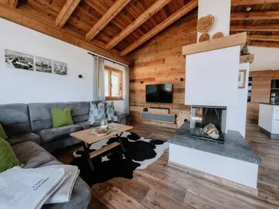 Ein Sitzbereich in der Unterkunft Nationalpark Chalet Tulpspitze